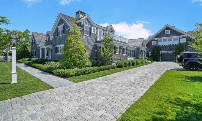 Katama Casa | Luxury Field Club Compound with Pool and Barn