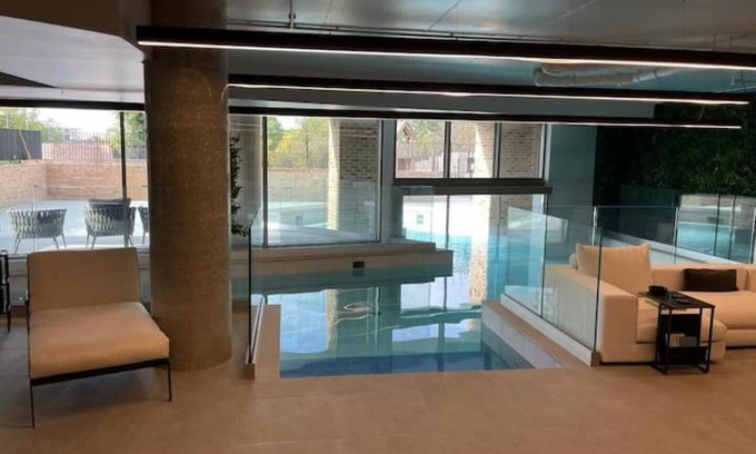 Dudden Hill Apartamento | Luxury Flat/ Swimming Pool/ Gym