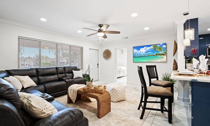 Fort Lauderdale Casa | Luxury Fort Lauderdale Escape – Private Pool, Screened Patio | Minutes from Beaches & Nightlife!