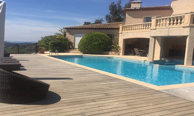 Les Adrets-de-l'Esterel Apartamento | Apartamento de lujo con jardín y piscina comunitarios, impresionantes vistas a la montaña y al mar