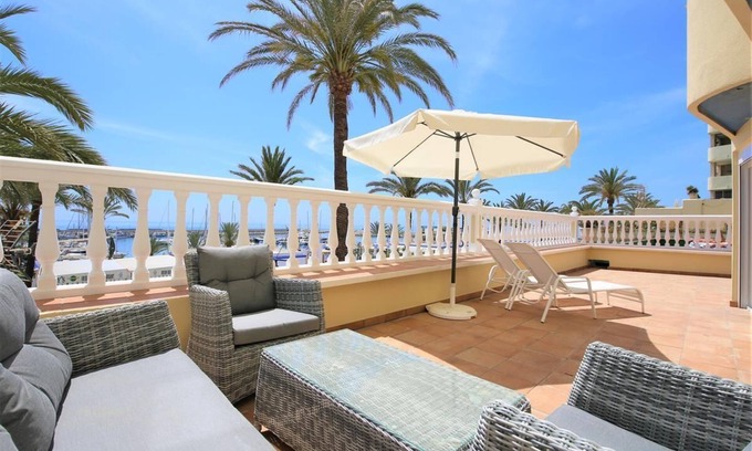 Estepona Apartamento | Apartamento de lujo en primera línea del puerto, Primera línea en el puerto cerca de playa y bares