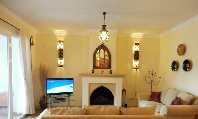 Bahia de Casares Apartamento | planta baja, primera linea de playa, wifi, garage, 4 piscinas