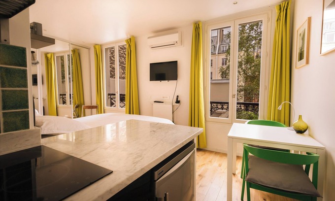 Quartier Saint-Ambroise Condominio | luxury fully equipped quiet studio in the oberkampf district