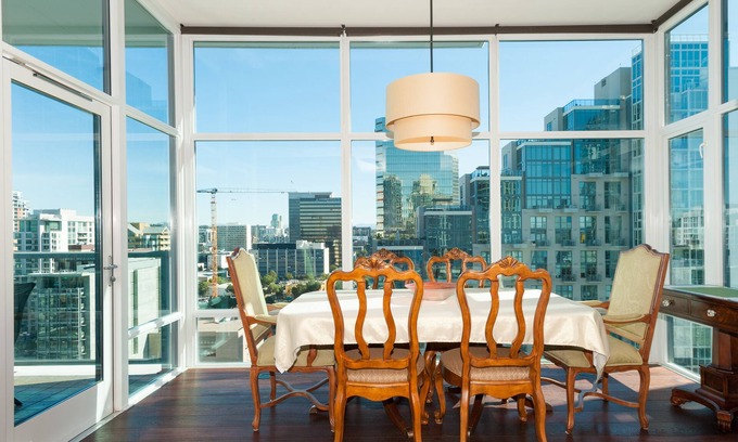 Downtown San Diego Condominio | Lujo amueblado 2B / 2BA, vistas impresionantes, boutique de Little Italy de gran altura