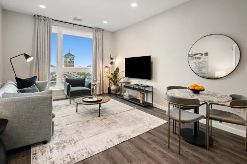 The Hill Apartamento | Luxury Furnished Apartments by Hyatus Downtown at Yale