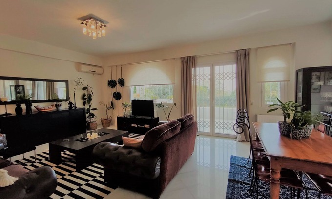Glyfada Apartamento | Luxury Garden Apartment Glyfada