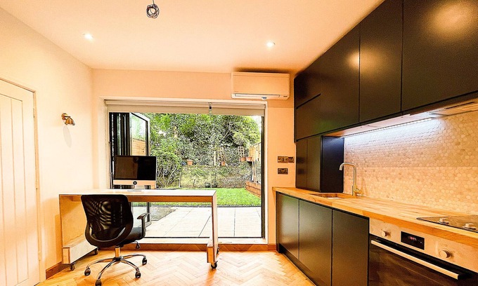 Vassall Otro | Luxury Garden Studio near Oval