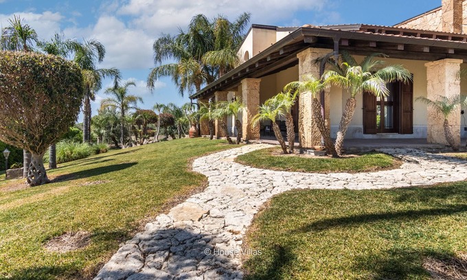 Gallina Villa | House&Villas - Luxury Garden