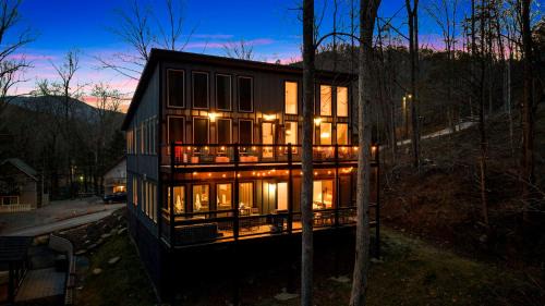 Gatlinburg Casa | Luxury Gatlinburg Cabin, Heated Pool, Theater, Hot Tub
