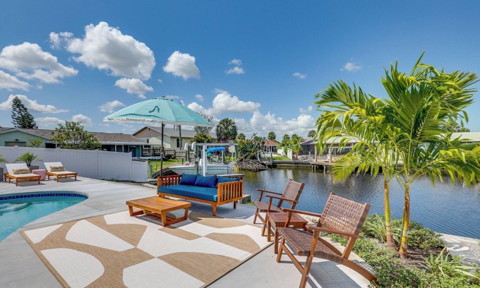 Apollo Beach Casa | Luxury Apollo Beach Retreat w/ Private Pool & Dock