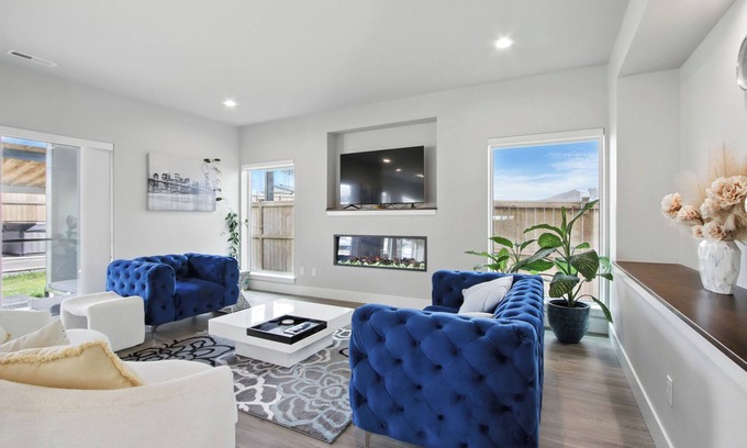 Hillsboro Casa | Luxury Getaway in Prime Location