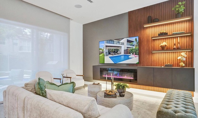 Lake Ridge Casa | Luxury Getaway at Eleven-Twenty – Feels Like Home
