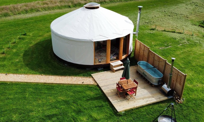 Carmarthen Alquiler De RV | Luxury Glamping yurts with Hot Tubs
