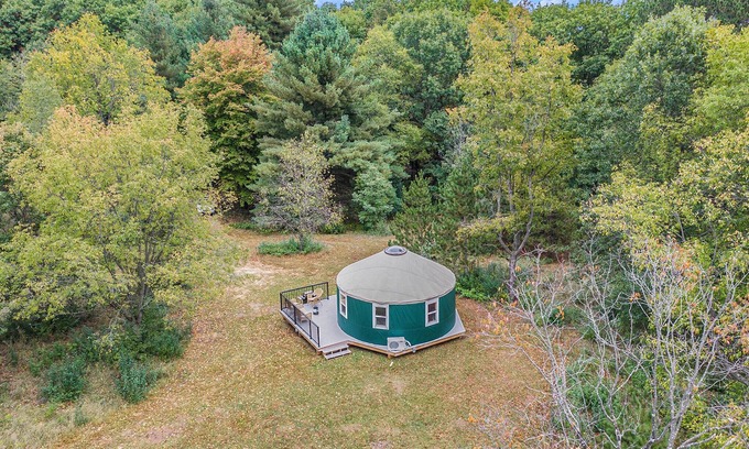 Sears Cabina | Luxury Glamping Yurt with Loft, Wood-Fired Hot Tub