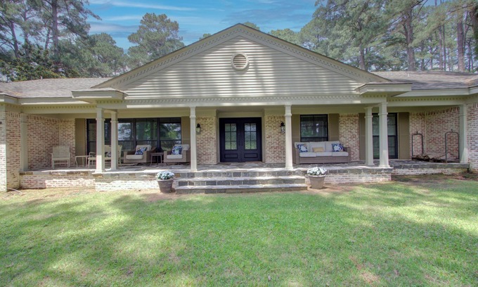 Texarkana Casa | Luxury Golf Course Getaway at Texarkana Country Club.