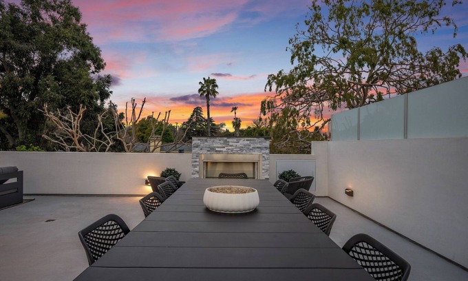 Sherman Oaks Casa | Luxury Green villa! 6bdr w pool and theatre