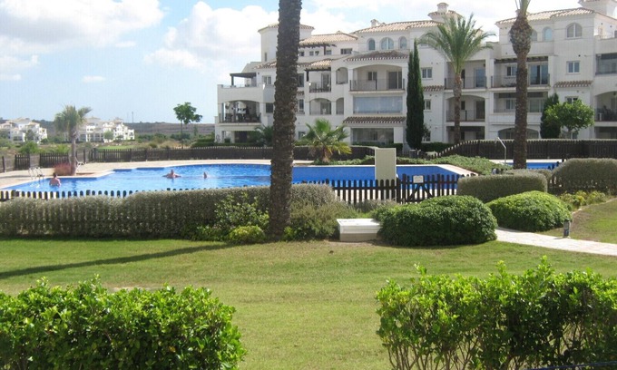 Jeronimo y Avileses y Balsicas de Arriba Apartamento | Lujo junto a la piscina Apartamento con vistas a campo de golf de 18 hoyos