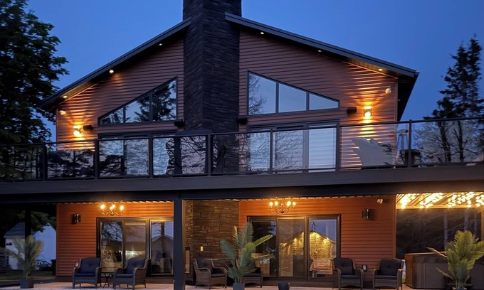 Stratford Cabaña | Luxury Hideaway PEI - Stunning retreat with water view & hot tub.