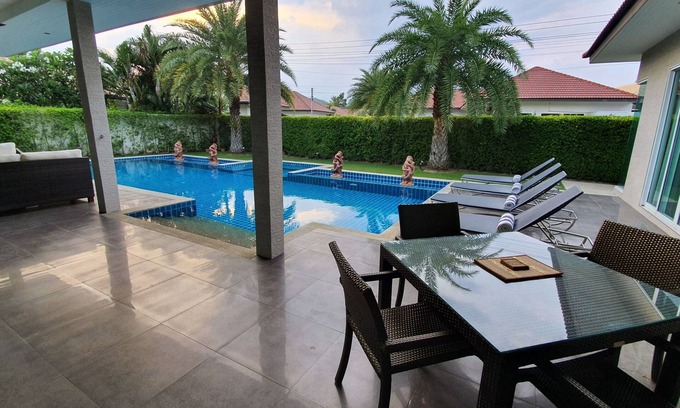 Nong Kae Villa | Villa privada de lujo y piscina spa. Con Meet & Greet Service