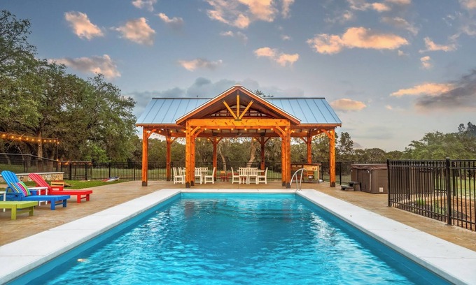 Wimberley Casa | Luxury Hill Country Vibes + Pool + Hot Tubs + Party Barn + Wildlife Watching | Sleeps 22