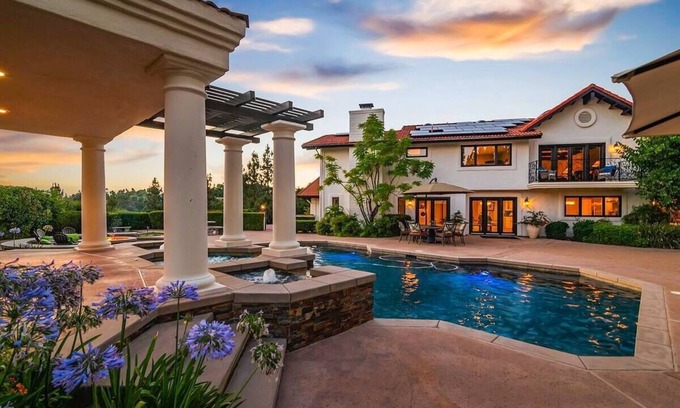 Felicita Casa | Luxury Hilltop Estate:Game Room/VolleyBall/Pool/Hot Tub!