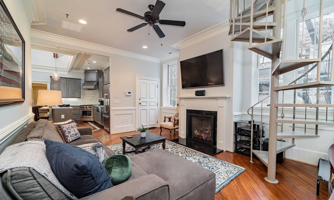 Greenville Downtown Condominio | Luxury Historic 2BR/2BA Loft on North Main St Gvl