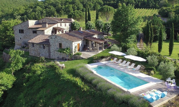 Lucarelli Villa | Villa de lujo entre Siena y Florencia con vista panorámica de los viñedos de Chianti