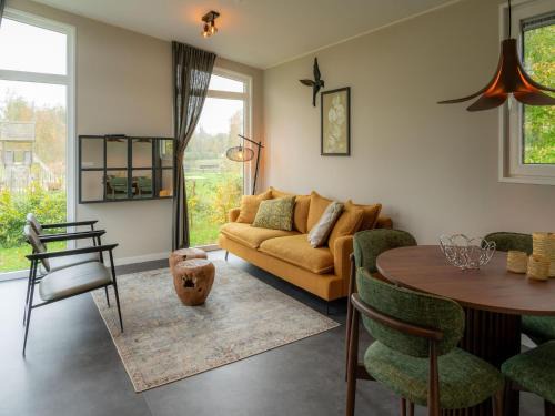 Sint Nicolaasga Casa | Luxury holiday home surrounded by water & forest