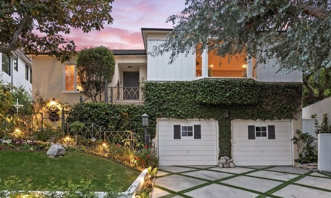 Studio City Villa | Luxury Hollywood Villa With Jacuzzi & Barbeque