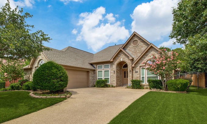 North Arlington Casa | CASA DE LUJO! 2. 5 mi Cowboy Stadium; Seis banderas; 15 minutos para DFW