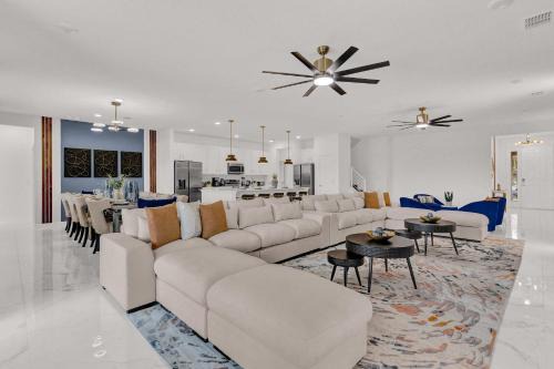 Kissimmee Casa | Luxury Home - ALL the extras - Sleeps 39