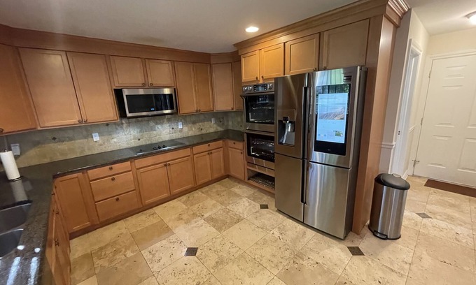 Farmington Hills Casa | Luxury Home For King & Queens!