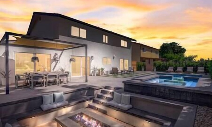 Lincoln Acres Casa | Luxury Home! Heated Pool+Spa+Firepit
