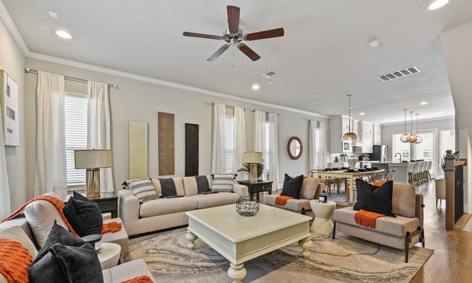 Shady Acres Casa | ✨ Luxury Home | Heights Houston | Backyard | Sleeps 13