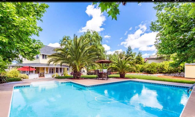 Columbia Casa | Luxury Home in Redding 4 bedrooms and office