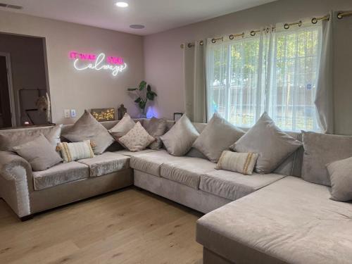 Victorville Casa | Luxury Home LA Big Bear & LV 5 Mins to Mall