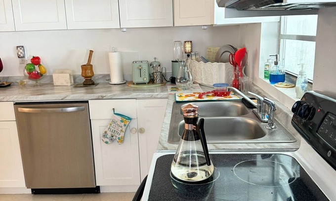 Allapattah Cabaña | Luxury Home Near Wynwood Fl! 15 minutes from Airport & Miami Beach
