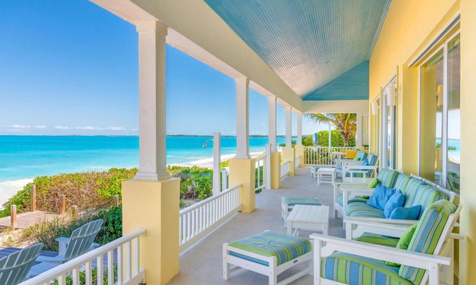 Tar Bay Casa | Casa de lujo en prístina playa de arena con juguetes de agua y todas las reseñas de 5 estrellas!