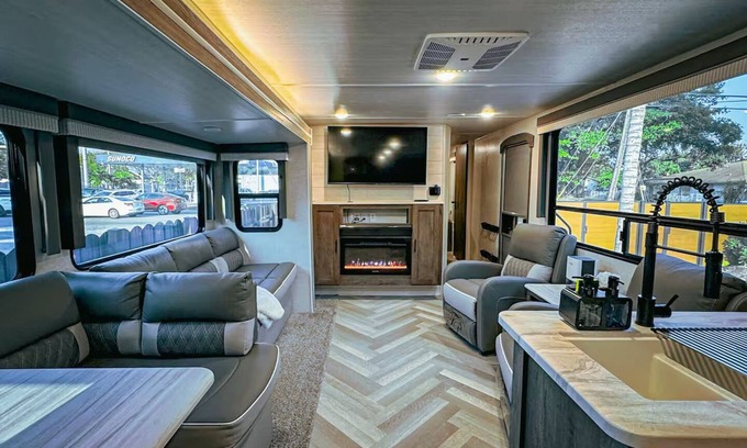 Allapattah Casa | Luxury Home on Wheels Wynwood’s Unique Stay