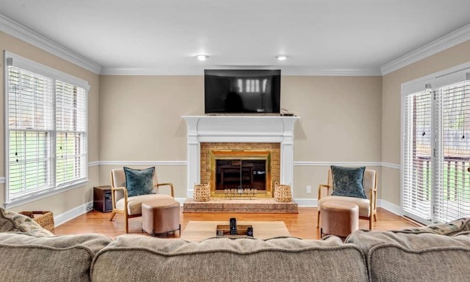 Kernersville Casa | Luxury Home! Sleeps Up To 12! Great location!