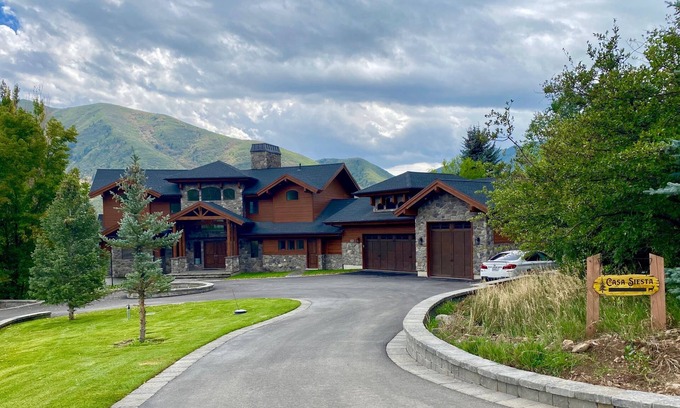 Sundance Casa | Luxury home w/ 3 Master Suites, minutes from Sundance and Deer Creek Res.