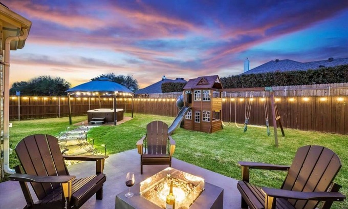 Flower Mound Casa | Luxury Home w Hot Tub near DFW Airport