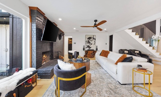 Lake Highlands Casa | Luxury Home w Pool, Chef's Kitchen, Poker Room & Massage Chairs