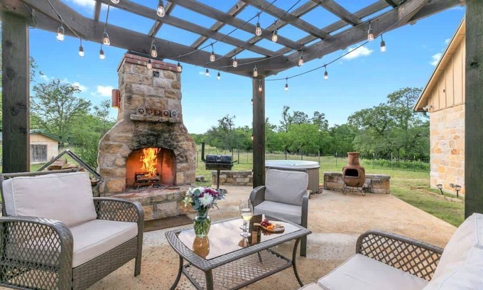 Fredericksburg Casa | Luxury Home With Fire Pit & Hill Country Views