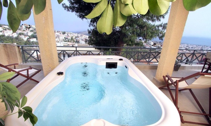Voula Chalet De Esquí | Unique Villa with Sea View & Jacuzzi