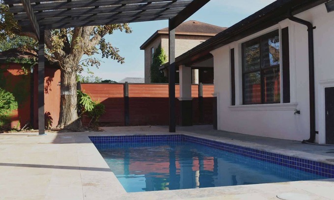 McAllen Casa | Luxury home with Pool, Electric Vehicle charger in McAllen near by hospitals and