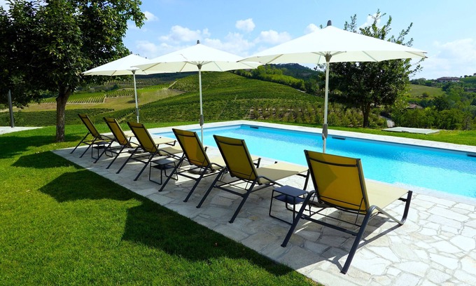 Costigliole d'Asti Otro | Luxury home with pool and spectecular views