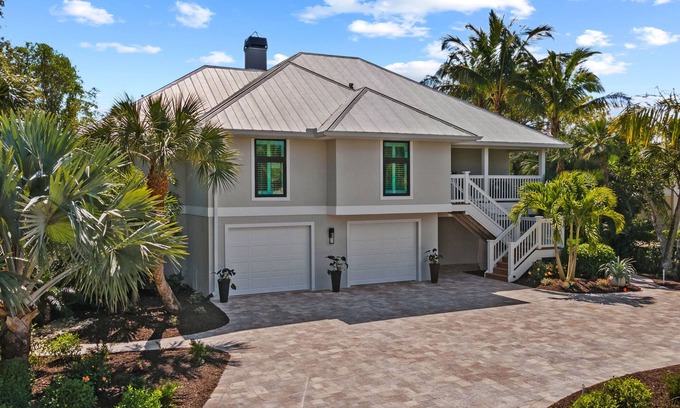 Butterknife Casa | Luxury Home with Pool / Spa and Private Beach Access