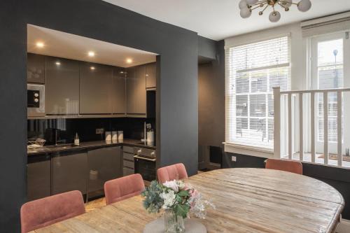 Bath Casa | Luxury Home with Terrace in Central Bath Sleeps 10