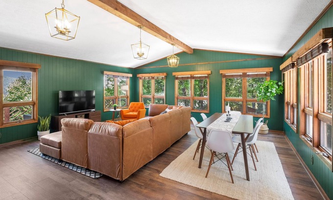 Connellys Springs Cabina | Luxury Hot Tub & Mountain Views